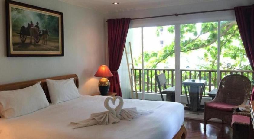 Chada Thai House Hotel 2*